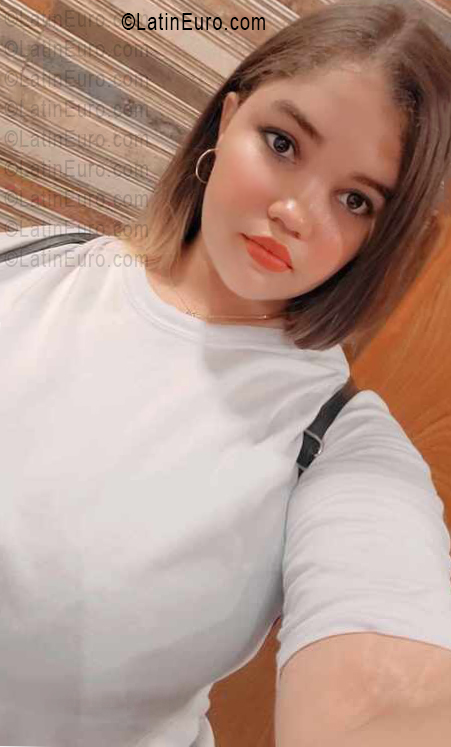 Date this stunning Dominican Republic girl Florimel from Santiago DO56053