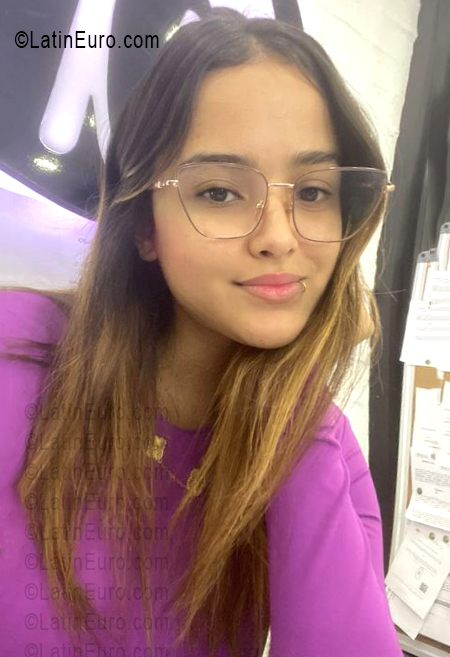 Date this delightful Venezuela girl Arianna from Zulia VE5413