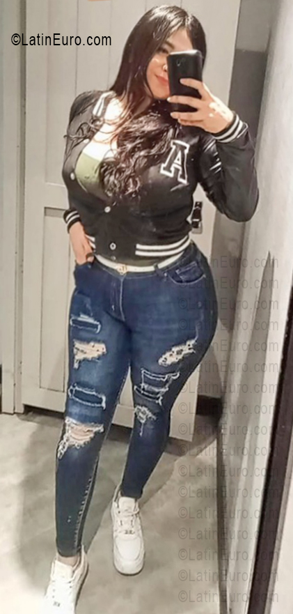 Date this lovely Venezuela girl Sthefania from Valencia VE5427