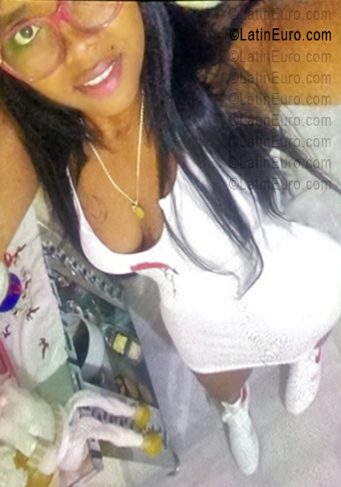 Date this exotic Dominican Republic girl Naty from Santo Domingo DO56124