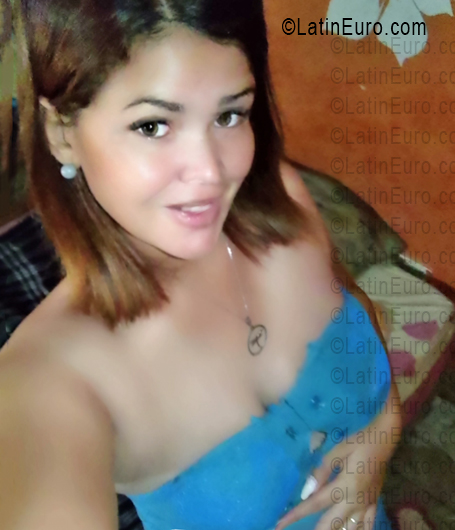 Date this happy Venezuela girl Angeles from Porlamar VE5446