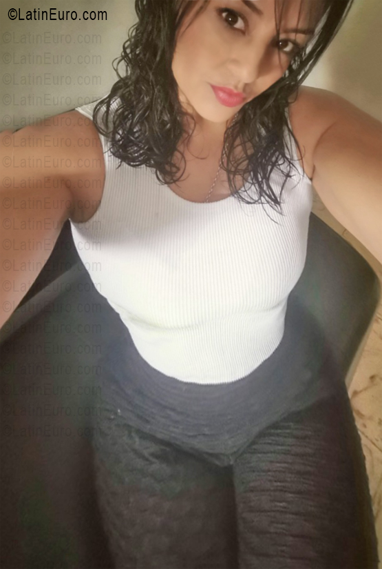 Date this foxy Colombia girl Ana from Cali CO33659