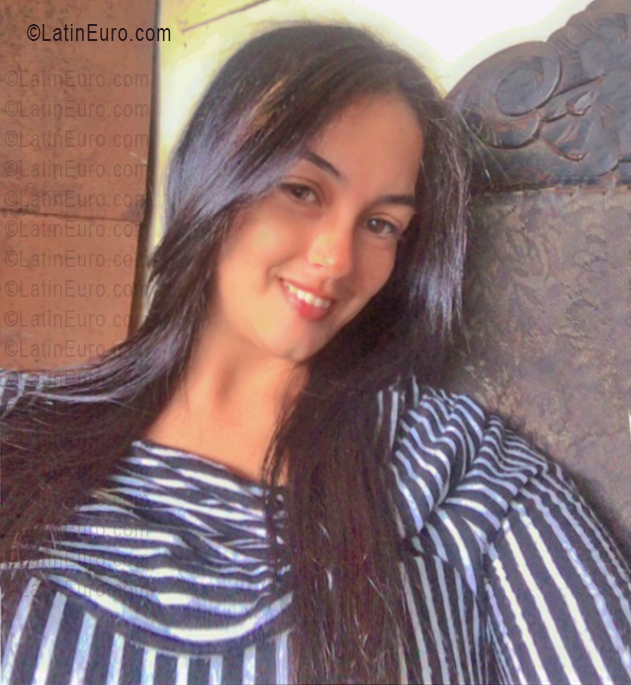 Date this hot Venezuela girl Migdalia from Barquisimeto VE5500
