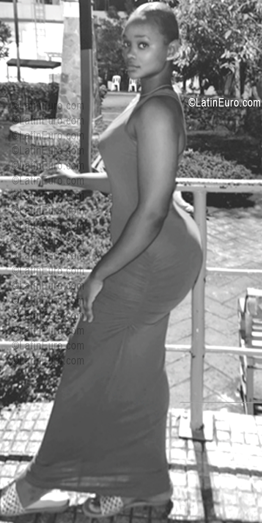 Date this hard body Dominican Republic girl Magalis from Dajabon DO56251