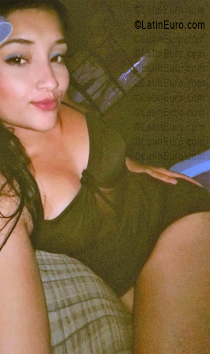 Date this charming Venezuela girl Emely from Maturin VE5596