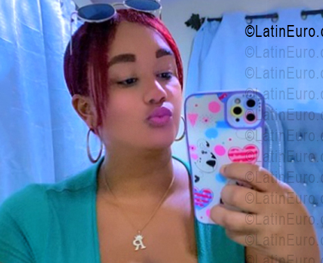 Date this foxy Dominican Republic girl Roseiris from Santo Domingo DO56311