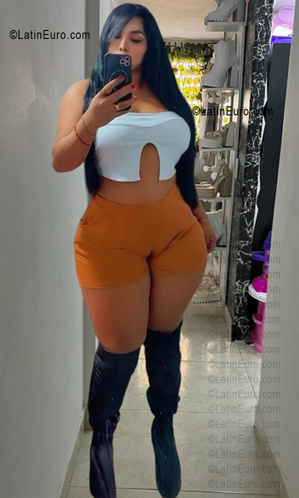 Date this young Colombia girl Jhoana from Medellin CO33722