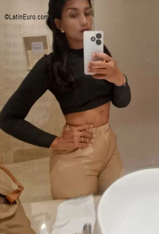 Date this charming Dominican Republic girl Karen from Santo Domingo DO56342