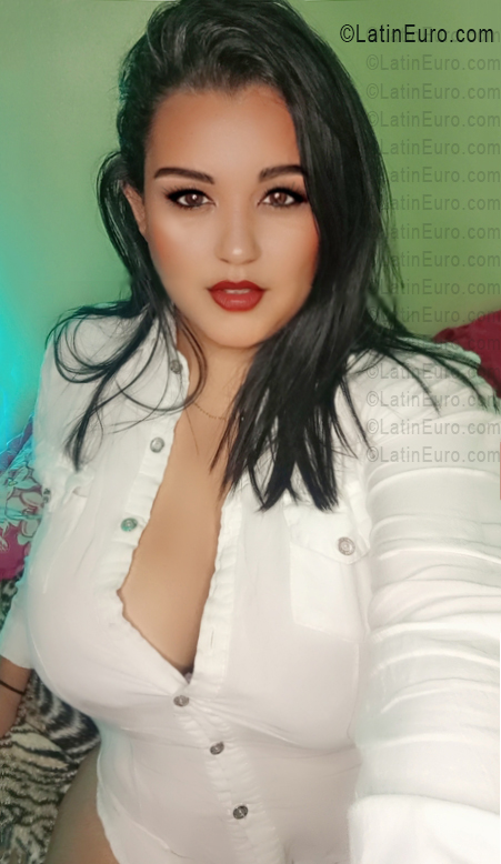 Date this attractive Venezuela girl Mari from San Antonio VE5643
