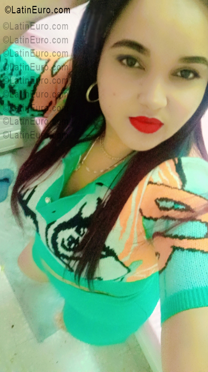 Date this gorgeous Dominican Republic girl Isamar from Santiago DO56361