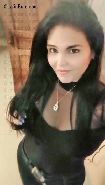 Date this hot Venezuela girl Giulia from Maracay VE5665