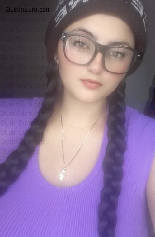Date this charming Colombia girl Gevashi from Bogota CO33741