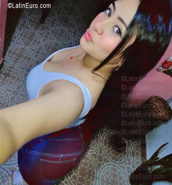 Date this foxy Venezuela girl Yosmar from Caracas VE5686