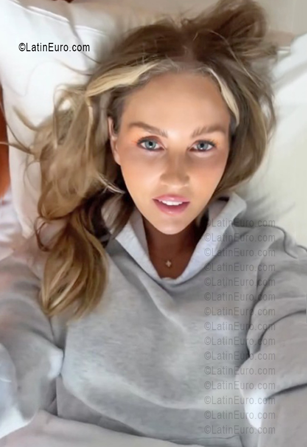 Date this stunning Germany girl Marth from Frankfurt DE580