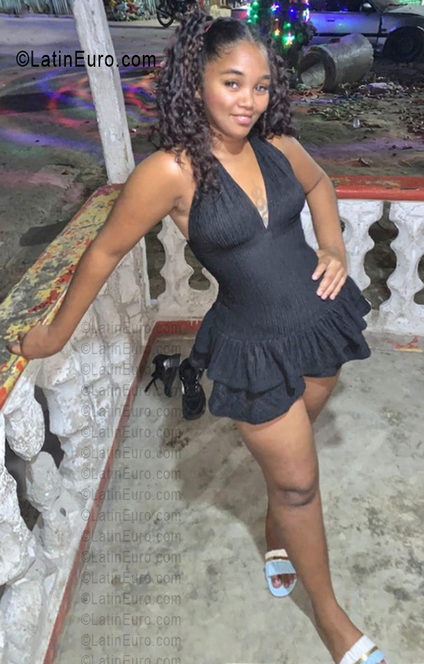 Date this athletic Dominican Republic girl Berta from Santo Domingo DO56604