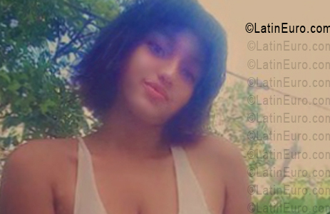Date this nice looking Dominican Republic girl Franchesca from Santo Domingo DO56606