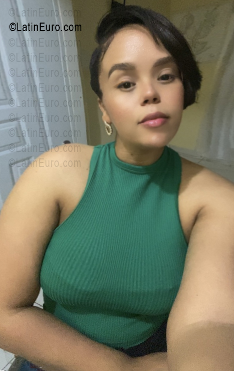Date this gorgeous Dominican Republic girl Rina from Santo Domingo DO56622