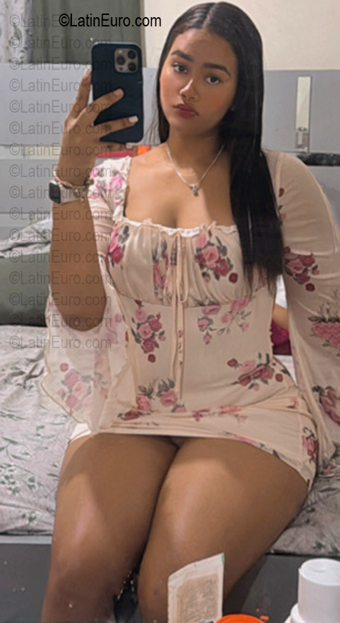 Date this sultry Dominican Republic girl Alondra from Santo Domingo DO56672