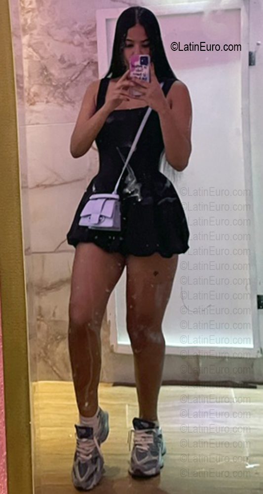 Date this pretty Dominican Republic girl Esca from La Altagracia DO56753