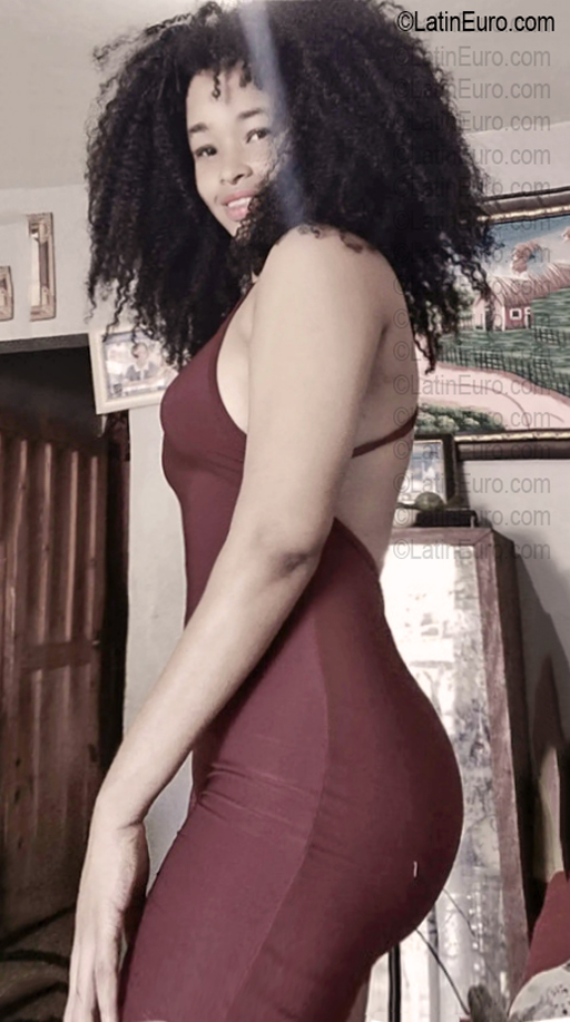 Date this passionate Dominican Republic girl Ruth from Santo Domingo DO56782