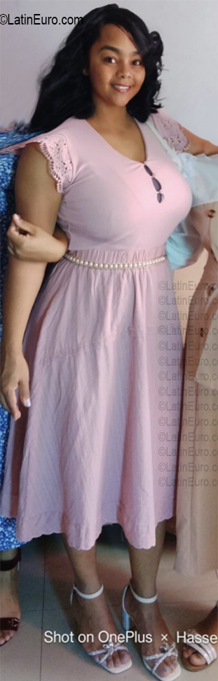 Date this happy Dominican Republic girl Claribel from Santo Domingo DO56788