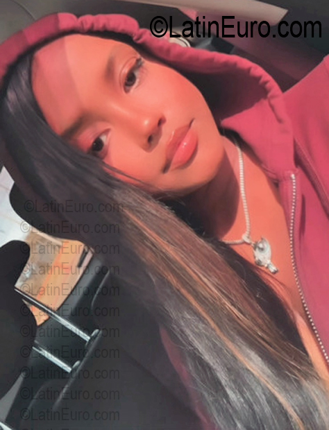 Date this voluptuous Dominican Republic girl Arlene from Santo Domingo DO56830