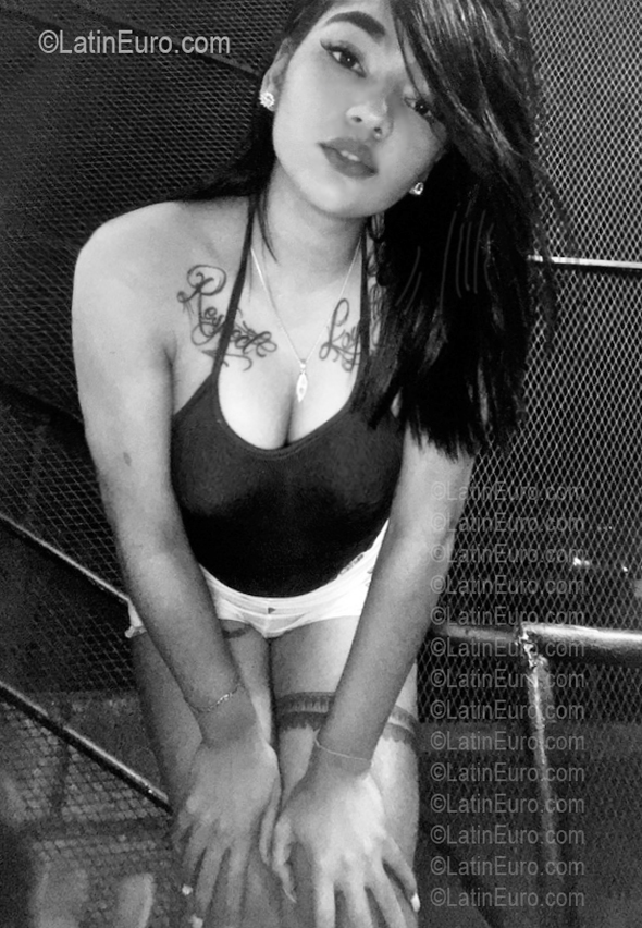 Date this hard body Dominican Republic girl Katherine from Santo Domingo DO56893