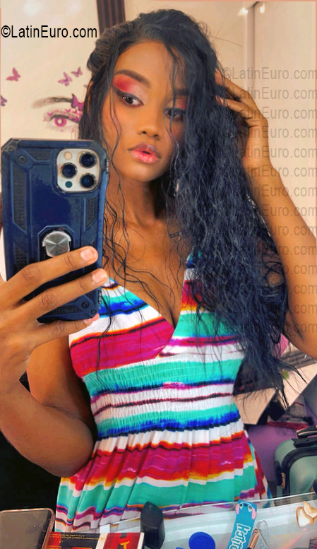 Date this funny Dominican Republic girl Roxy from Barahona DO56911