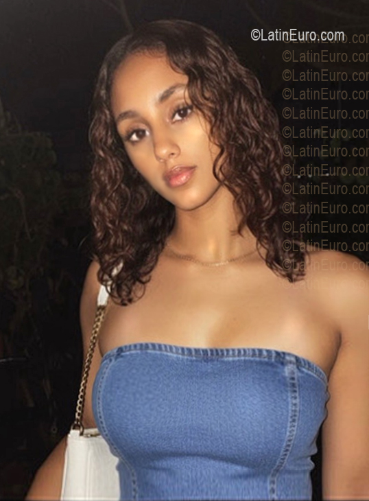 Date this hot Dominican Republic girl Mariel from La Vega DO56970