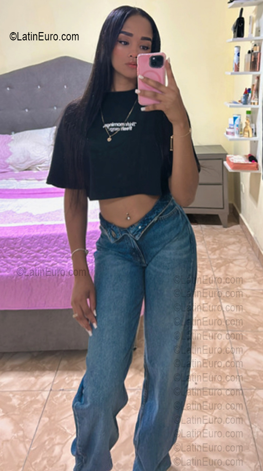Date this georgeous Dominican Republic girl Julia from Santo Domingo DO56978