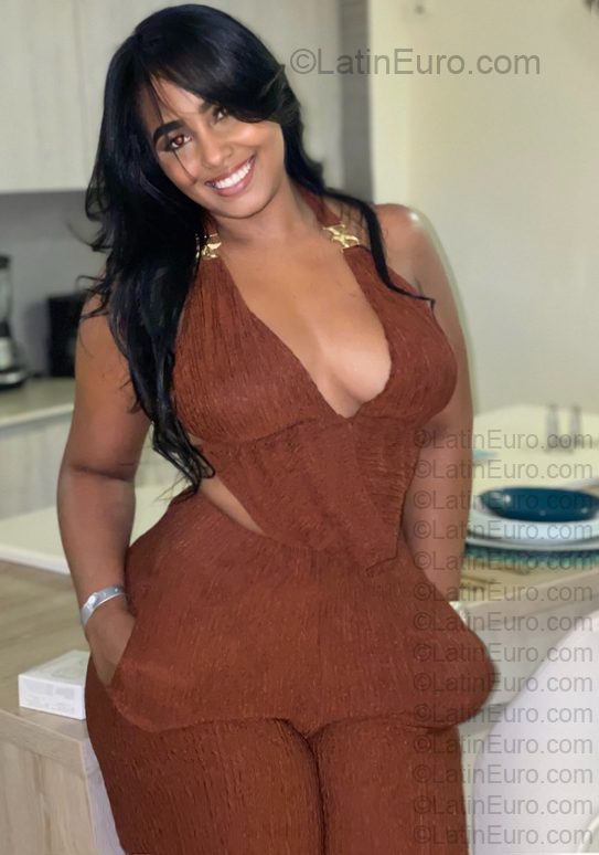 Date this beautiful Colombia girl Johana from Cartagena CO33880