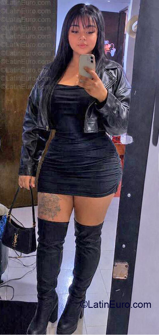 Date this good-looking Colombia girl Alejanra from Bogota CO33890