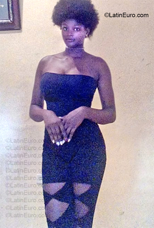 Date this voluptuous Dominican Republic girl Woodnia from Santo Domingo DO57159