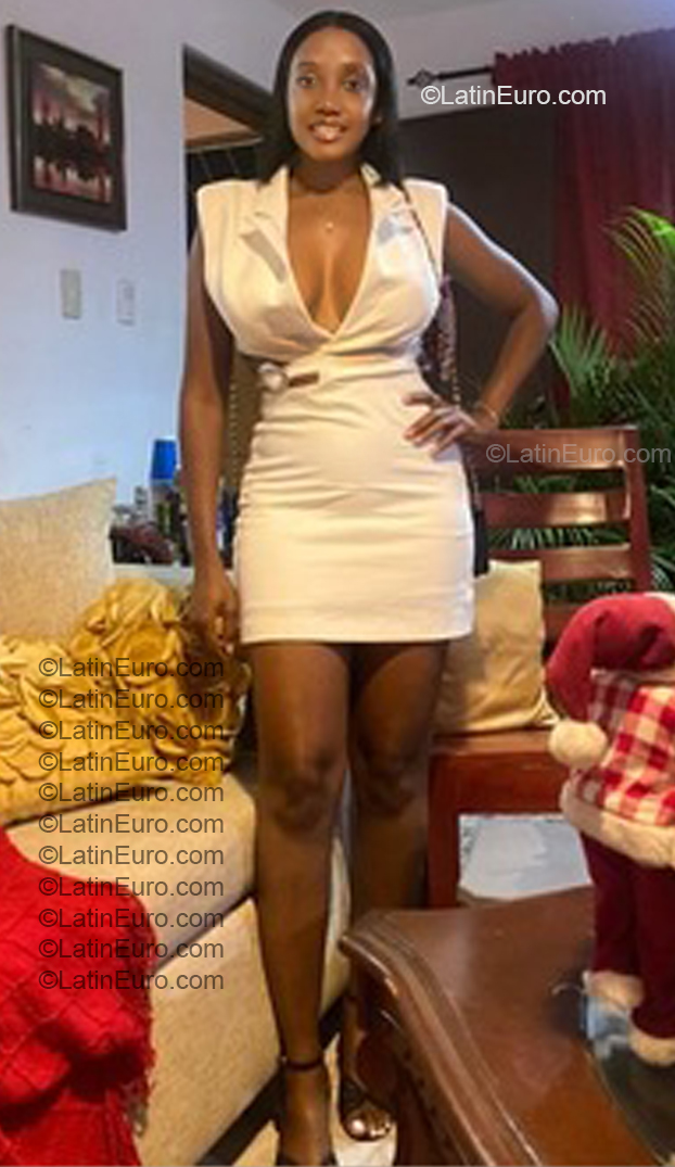 Date this voluptuous Dominican Republic girl Wilcy from Santo Domingo DO57166