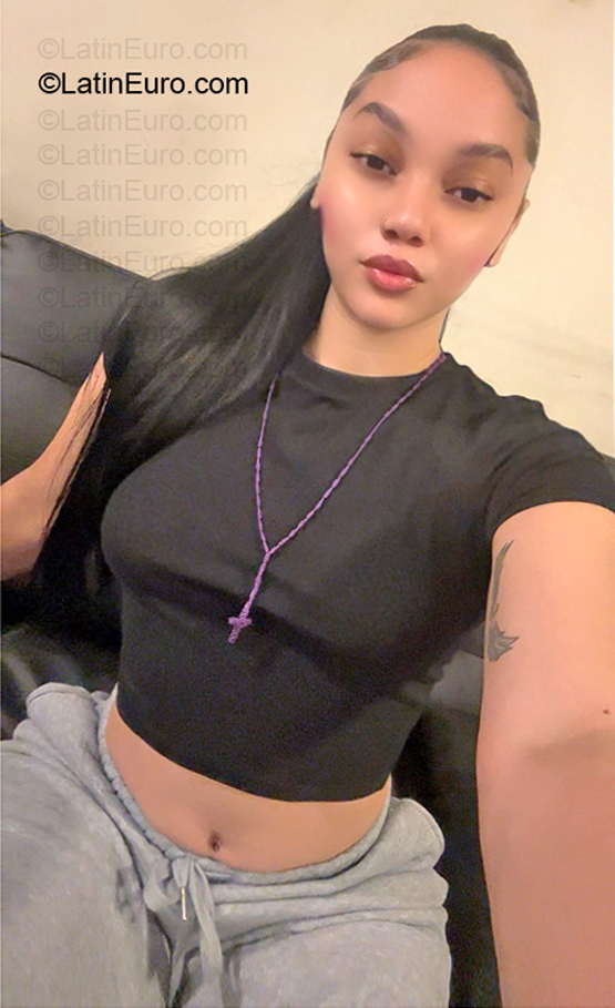 Date this sensual United States girl Lesley from New York US25778