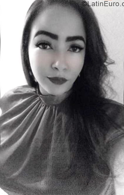 Date this nice looking Dominican Republic girl Vic from Santo Domingo DO57225