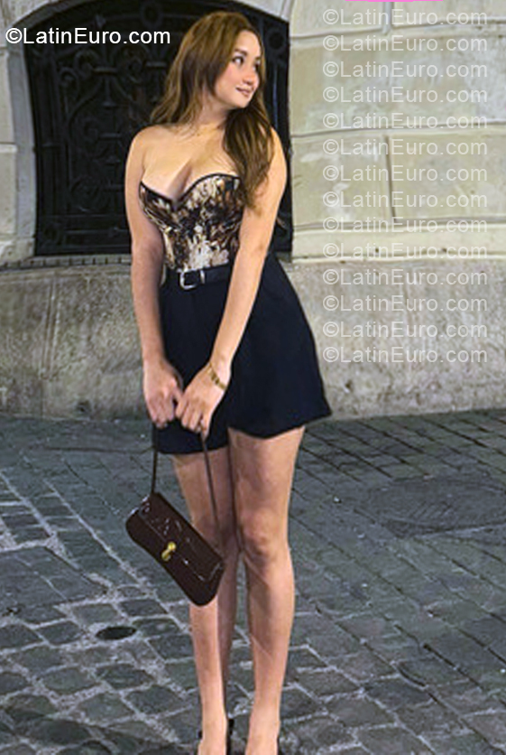 Date this beautiful Spain girl Karolayne from Madrid ES964