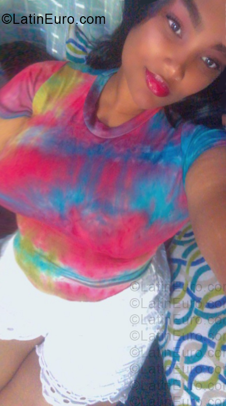 Date this sultry Dominican Republic girl Nixe from Moca DO57249