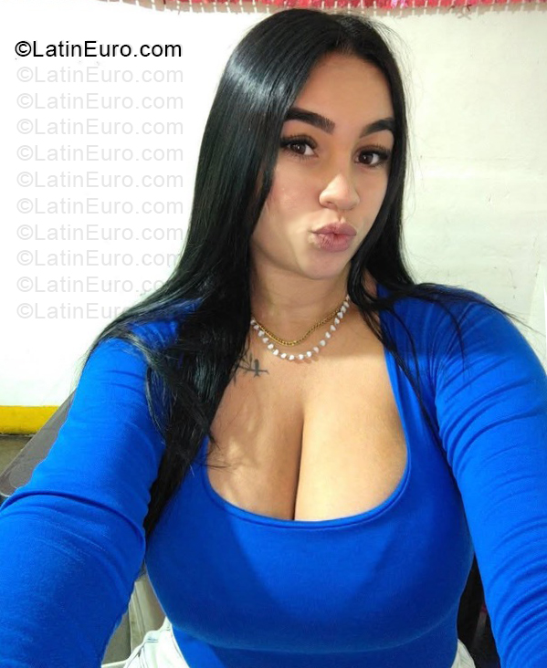 Date this gorgeous Venezuela girl Yanjibel from Maracaibo VE5758