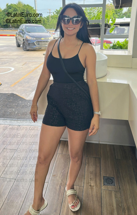 Date this hot Dominican Republic girl Varonisa from Santo Domingo DO57346