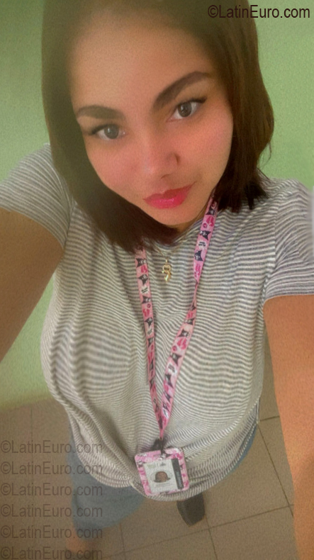 Date this voluptuous Dominican Republic girl Evelina from Santo Domingo DO57360